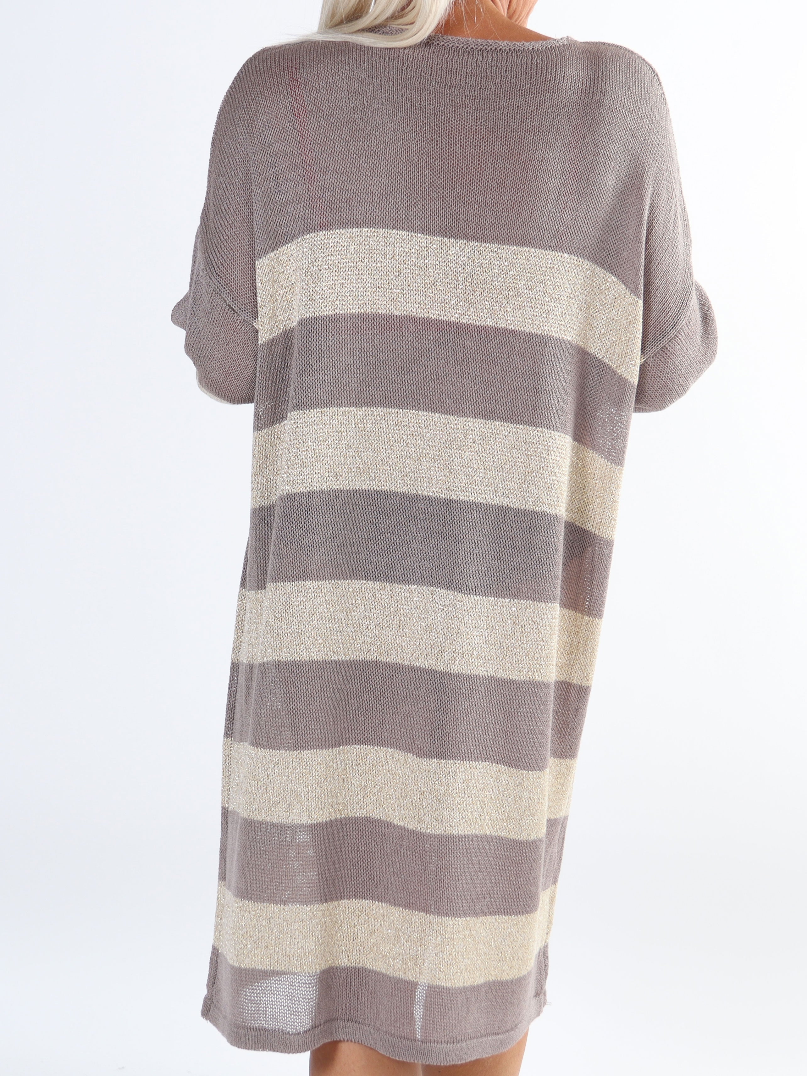 Dima Dress - Plus size stickad klänning i viskos med guld ränder